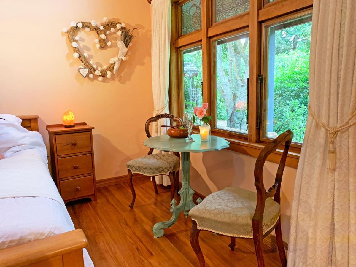 Bed and Breakfast Quail Farm, Colonial charm à Nelson Extérieur photo